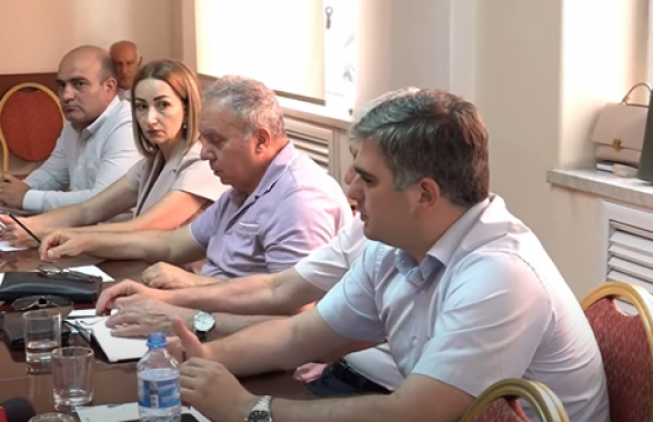 Կանխիկ դոլարի պակաս ունենք. ՀՀ-ում կա 2-3 բանկ, որոնք ԱՄՆ–ից կանխիկ դոլար են բերում և վաճառում մյուս բանկերին. Պարսյան (տեսանյութ)